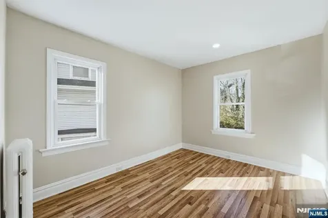 33 Midland Avenue East Orange NJ 07017