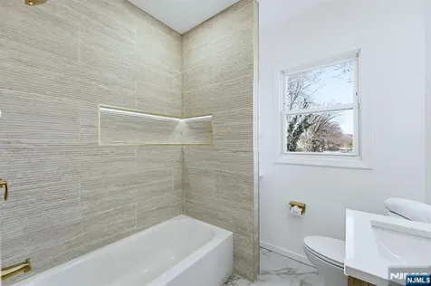33 Midland Avenue East Orange NJ 07017
