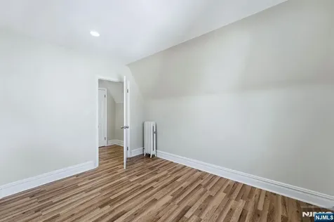 33 Midland Avenue East Orange NJ 07017
