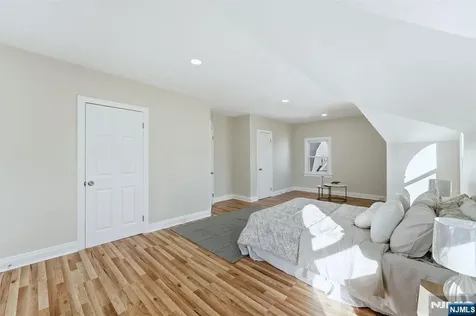 33 Midland Avenue East Orange NJ 07017