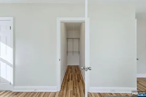33 Midland Avenue East Orange NJ 07017