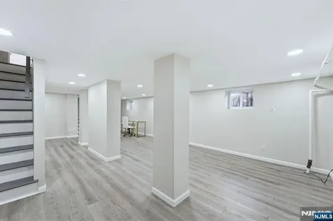 33 Midland Avenue East Orange NJ 07017