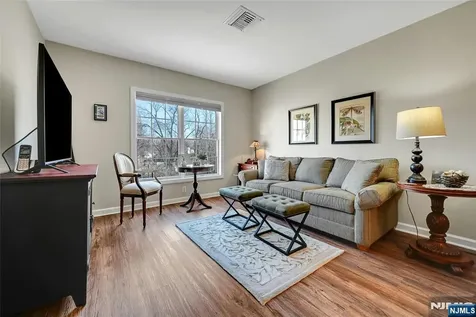 189 Forest Avenue Paramus NJ 07652