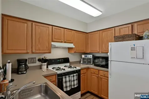 189 Forest Avenue Paramus NJ 07652
