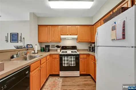 189 Forest Avenue Paramus NJ 07652
