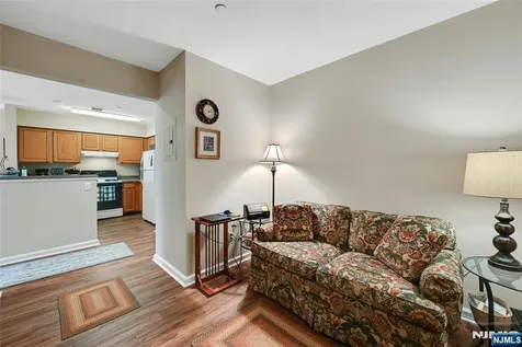 189 Forest Avenue Paramus NJ 07652