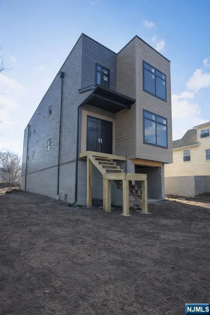 132 E Holsman Street Paterson NJ 07522