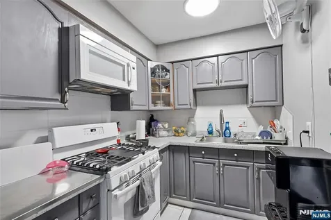 82 Garfield Avenue Jersey City NJ 07305