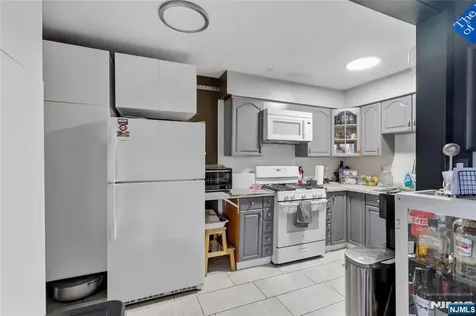 82 Garfield Avenue Jersey City NJ 07305