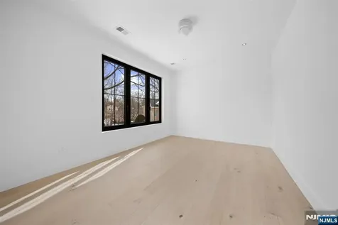 23 Cherry Court Cresskill NJ 07626