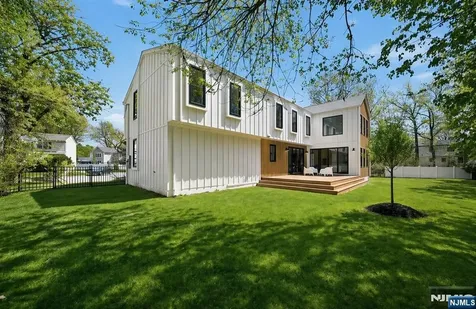 23 Cherry Court Cresskill NJ 07626