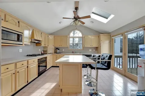 119 Sussex Road Bergenfield NJ 07621