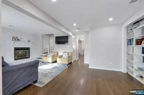 119 Sussex Road Bergenfield NJ 07621