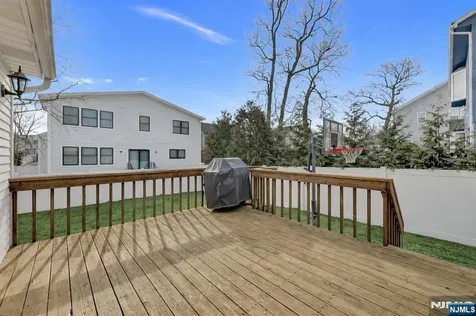 119 Sussex Road Bergenfield NJ 07621