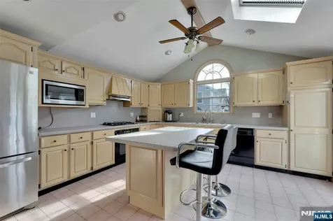 119 Sussex Road Bergenfield NJ 07621