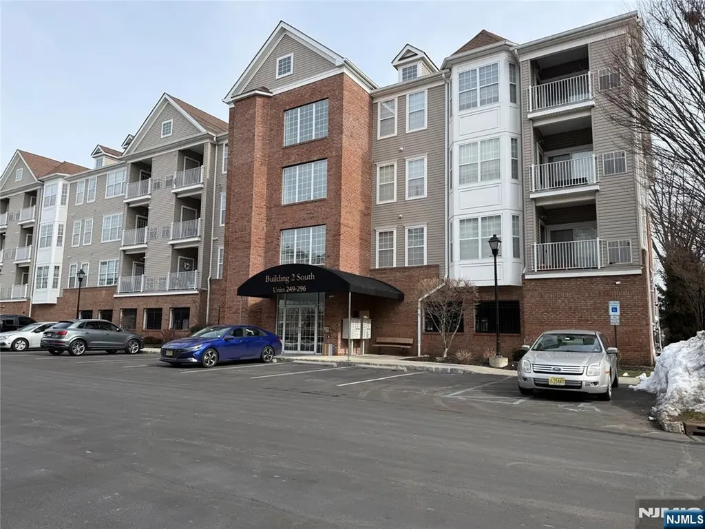 281 Cory Lane Elmwood Park NJ 07407