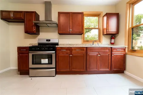 21 Dodd Street East Orange NJ 07017