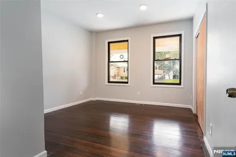 21 Dodd Street East Orange NJ 07017