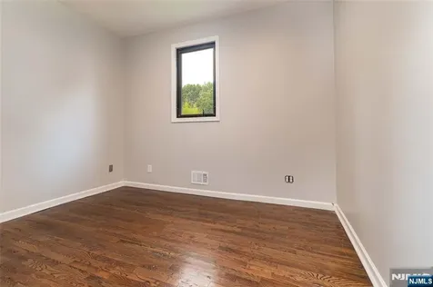 21 Dodd Street East Orange NJ 07017
