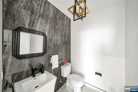 428 6th Street Palisades Park NJ 07650