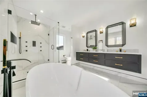 428 6th Street Palisades Park NJ 07650
