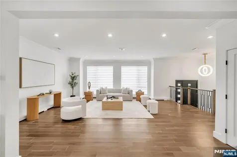 428 6th Street Palisades Park NJ 07650