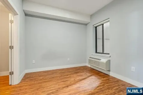 424 Whiton Street Jersey City NJ 07304