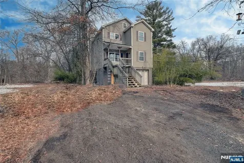 74 Camp Lane Fairfield NJ 07004