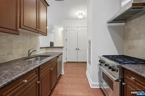 1314 The Plaza Tenafly NJ 07670