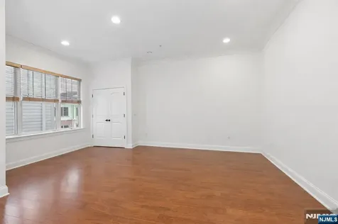 1314 The Plaza Tenafly NJ 07670