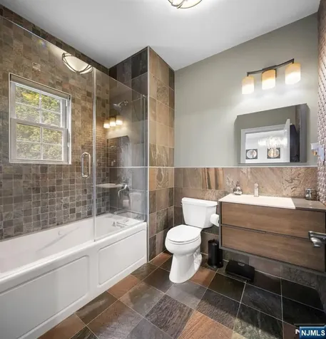 56 Lilac Lane Paramus NJ 07652