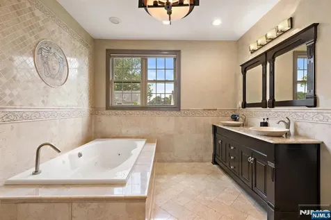 56 Lilac Lane Paramus NJ 07652