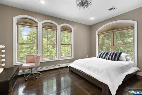 56 Lilac Lane Paramus NJ 07652