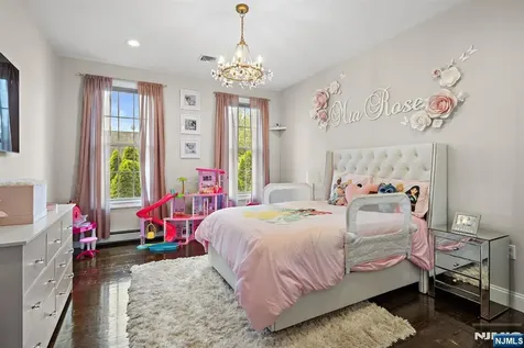 56 Lilac Lane Paramus NJ 07652