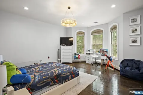 56 Lilac Lane Paramus NJ 07652