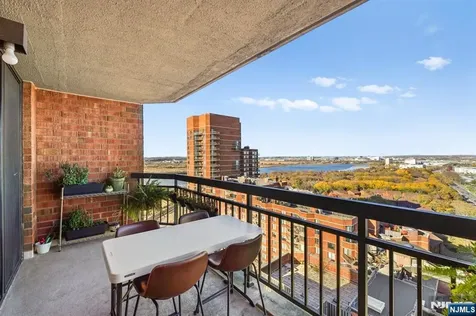 2005 Harmon Cove Tower Secaucus NJ 07094