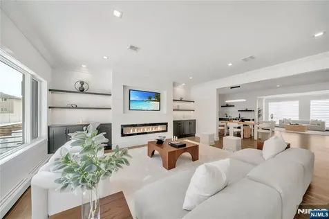 428 6th Street Palisades Park NJ 07650