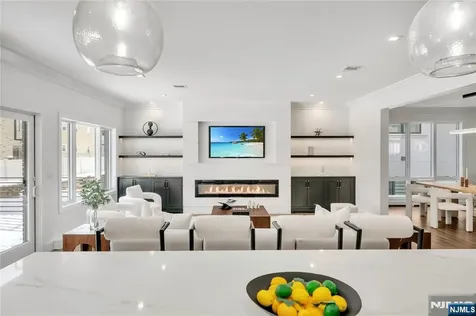428 6th Street Palisades Park NJ 07650