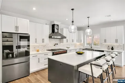 428 6th Street Palisades Park NJ 07650