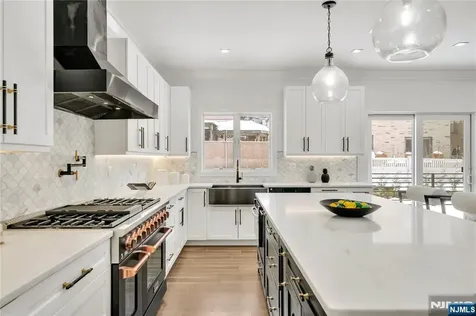 428 6th Street Palisades Park NJ 07650
