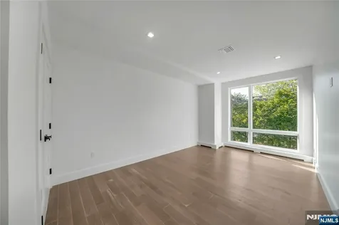 428 6th Street Palisades Park NJ 07650