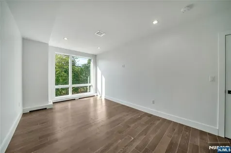 428 6th Street Palisades Park NJ 07650