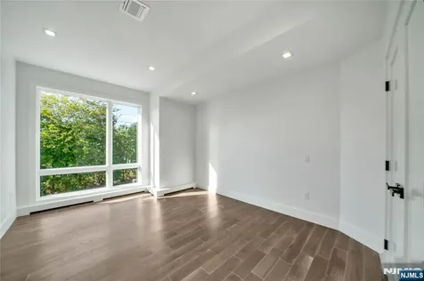 428 6th Street Palisades Park NJ 07650