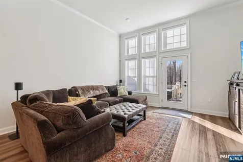 28 Dahlia Drive Warren NJ 07059