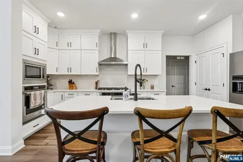 28 Dahlia Drive Warren NJ 07059