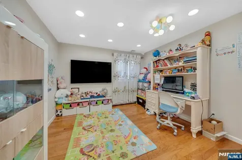 573 Kearney Avenue Cliffside Park NJ 07010