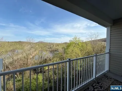 9411 Warrens Way Wanaque NJ 07465
