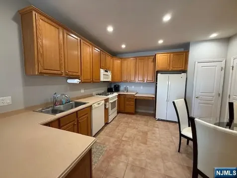 9411 Warrens Way Wanaque NJ 07465