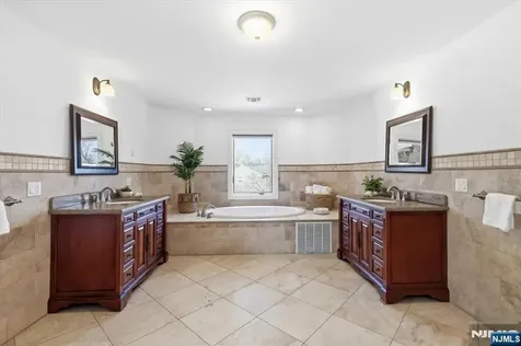 20 Bearbrook Drive Woodcliff Lake NJ 07677