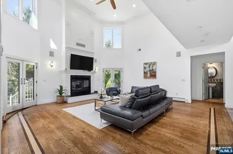 20 Bearbrook Drive Woodcliff Lake NJ 07677